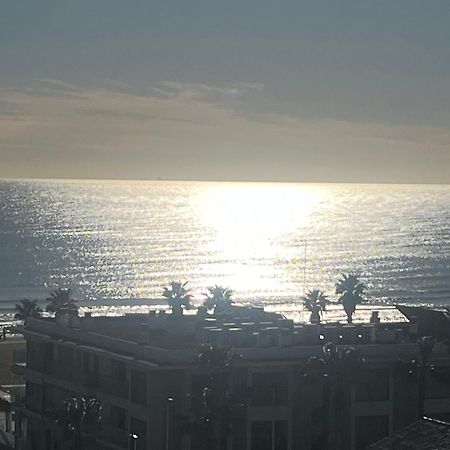 Stylish Well-Connected Beachfront Flat Valência Exterior foto
